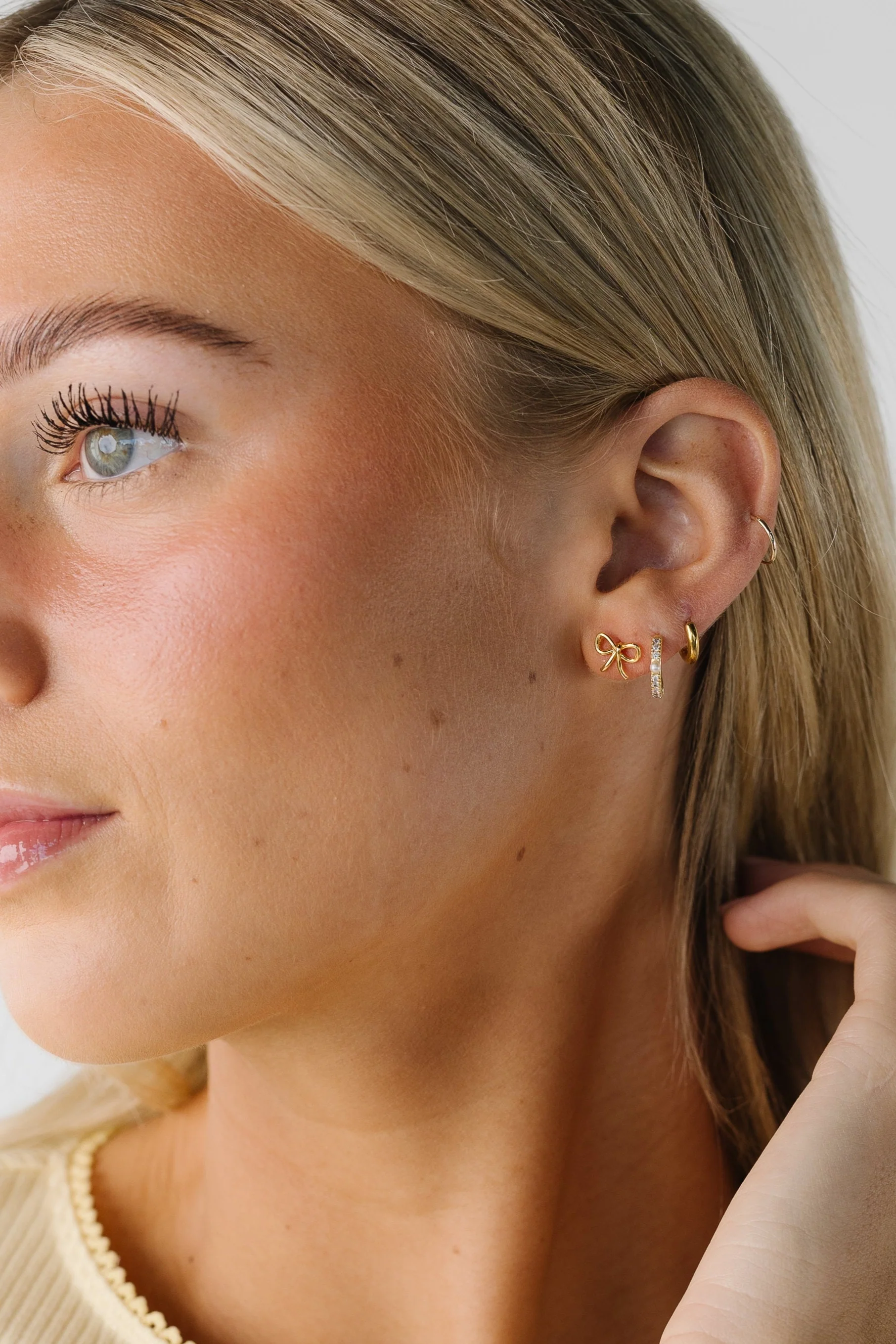 Cove Dainty Bow Stud Earrings