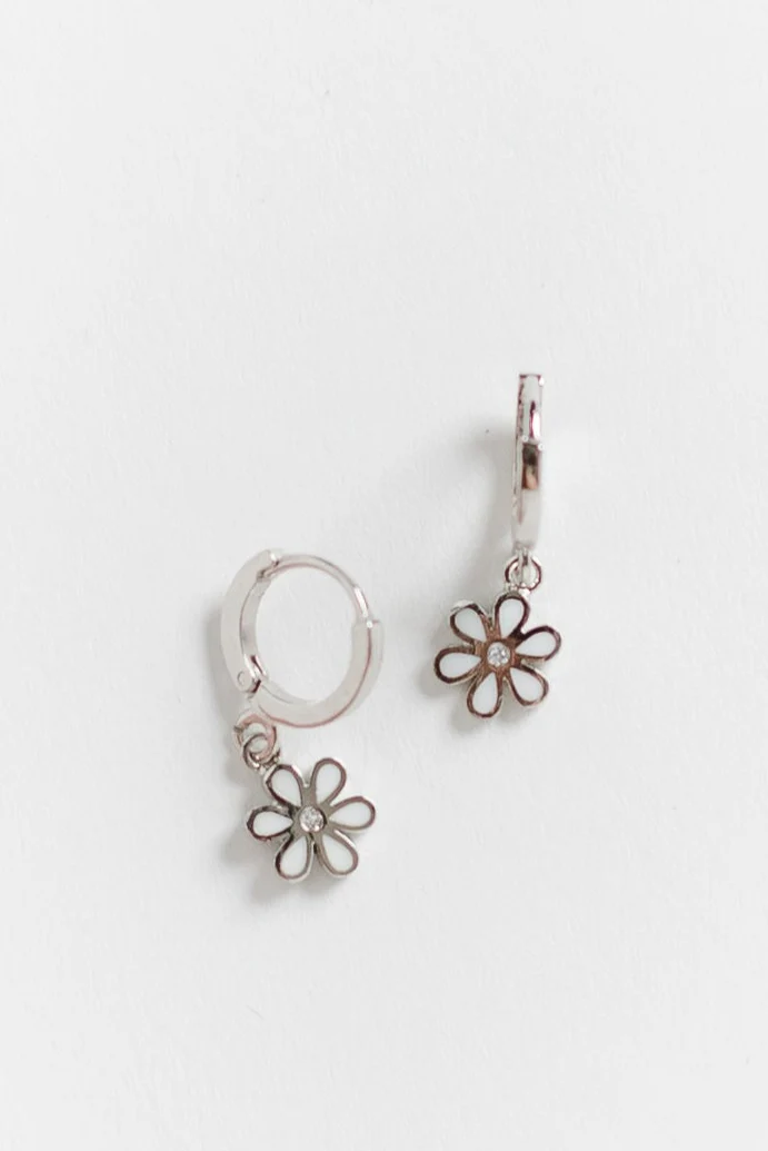 Cove Dainty Daisy Earrings - Image 3