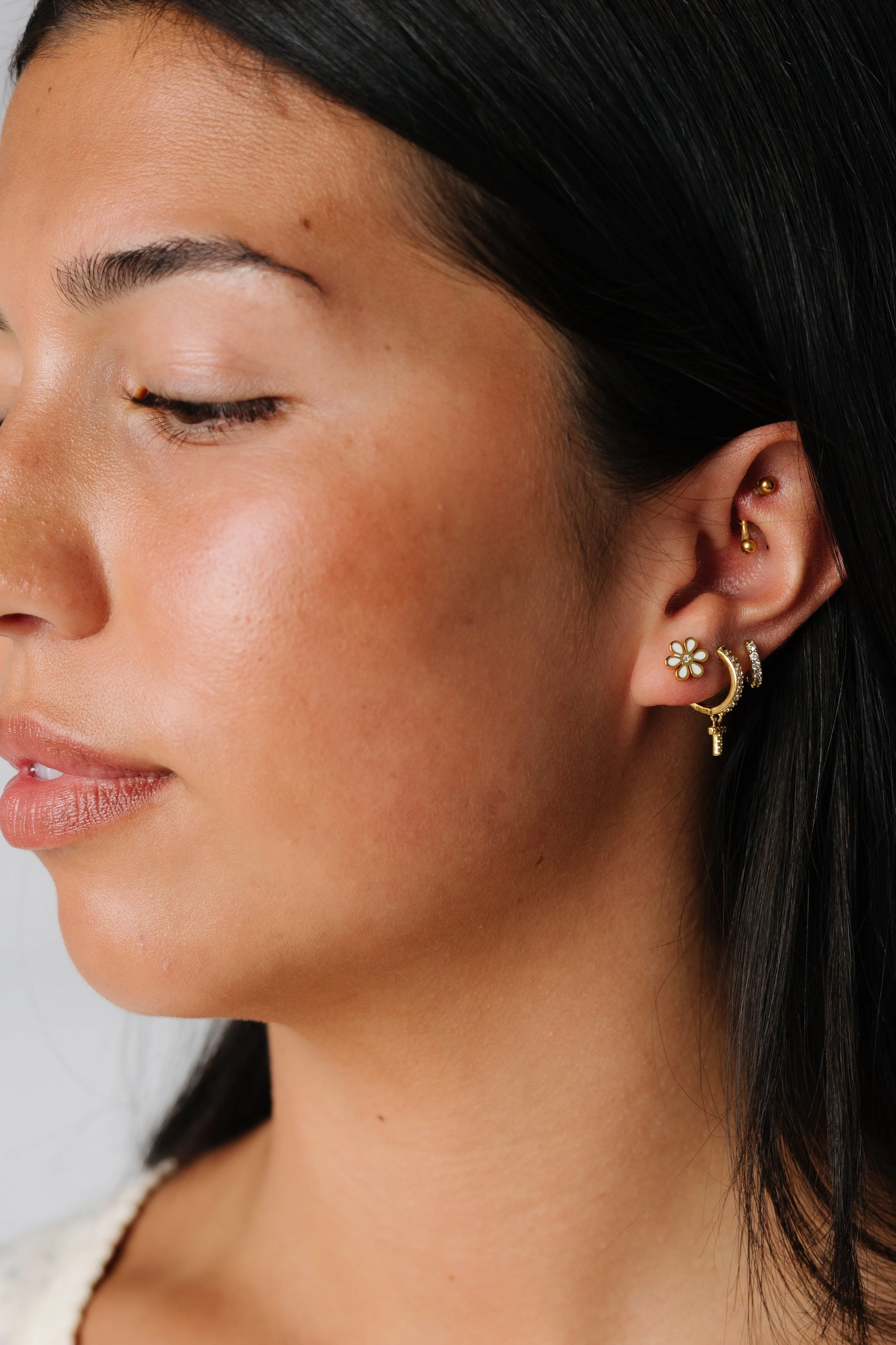 Cove Dainty Daisy Stud Earrings - Image 2