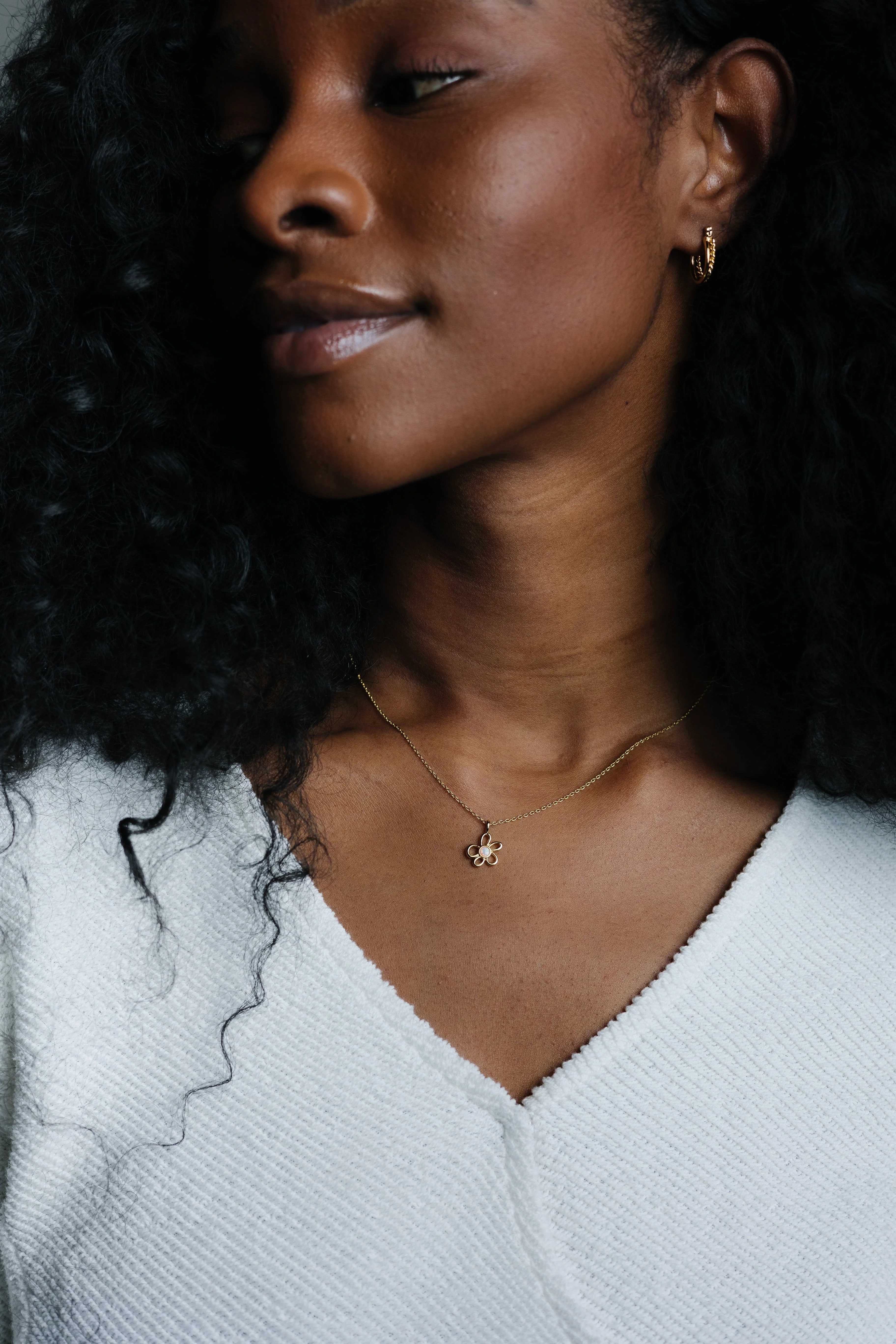 Cove Daisy Retro Necklace - Image 3