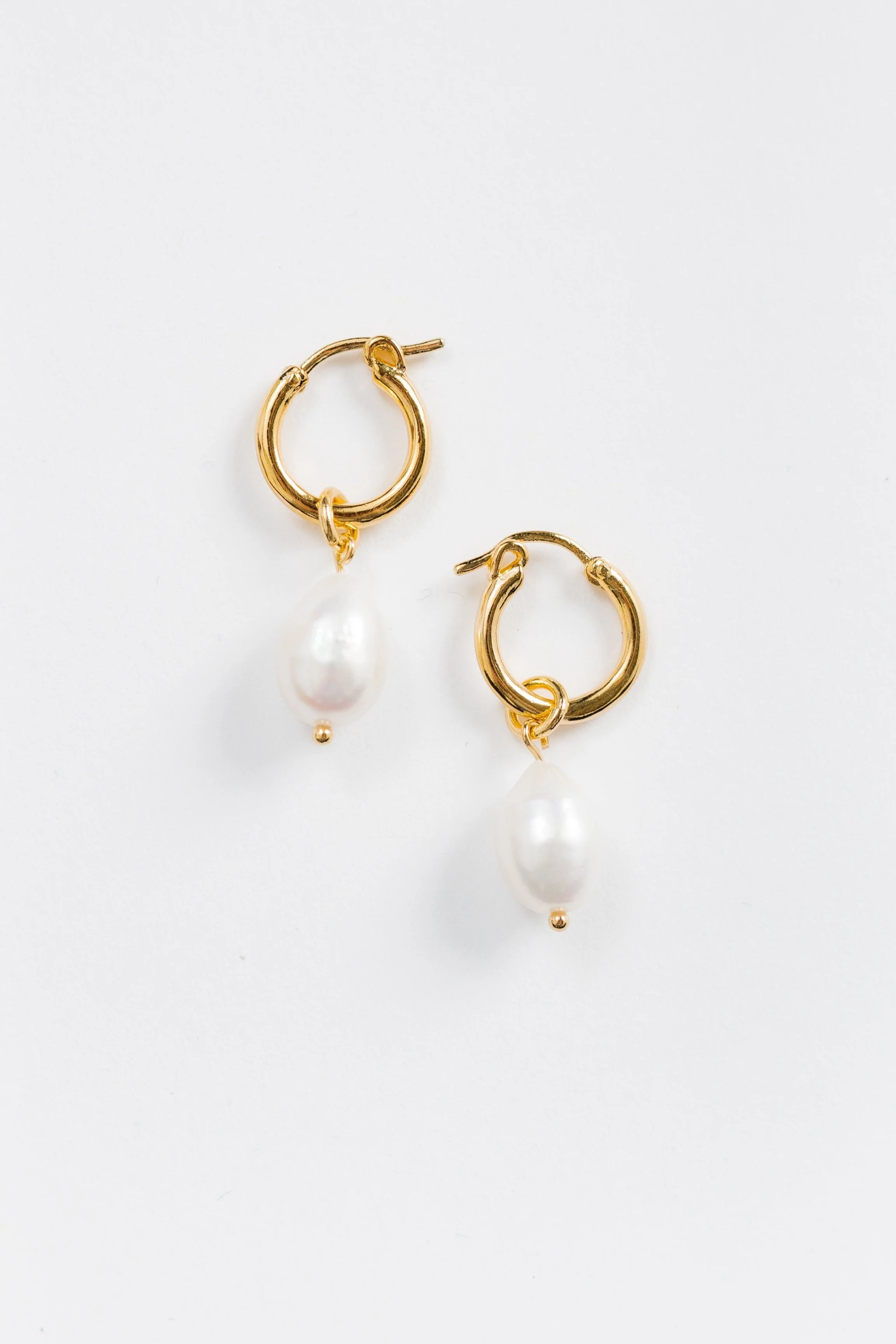 Cove Drop Pearl Hoops