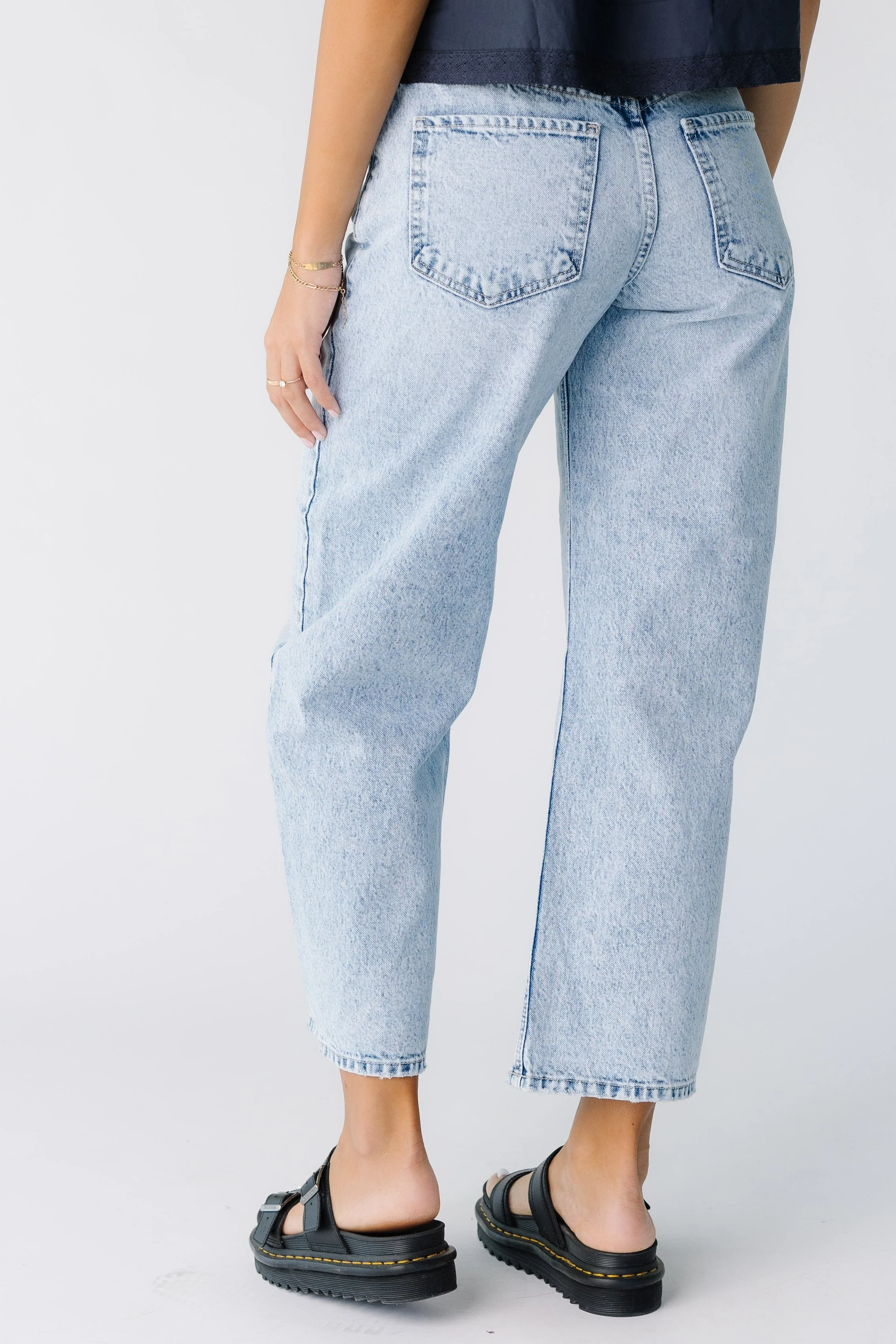 Chandler Barrel Jean Lt Denim - Image 4